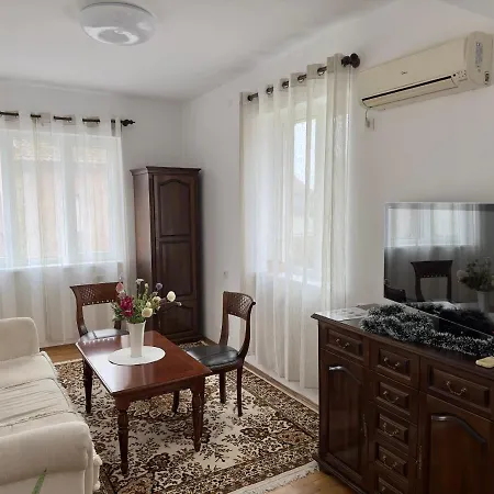 опера. стил и комфорт. идеален център. Apartament Varna
