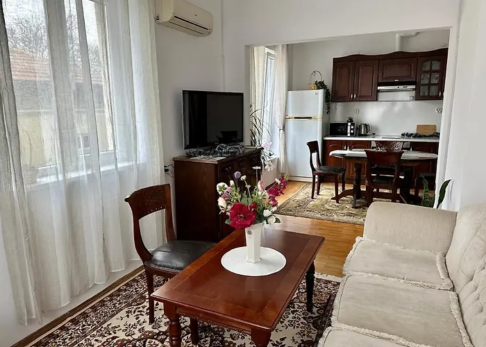 опера. стил и комфорт. идеален център. * Βάρνα